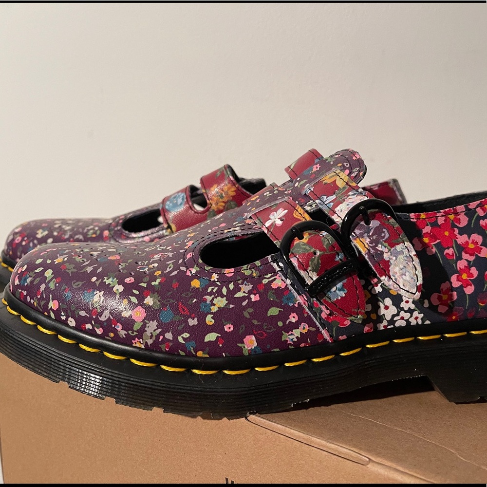NEW IN BOX - Dr Martens 8065 Leather Mary Janes